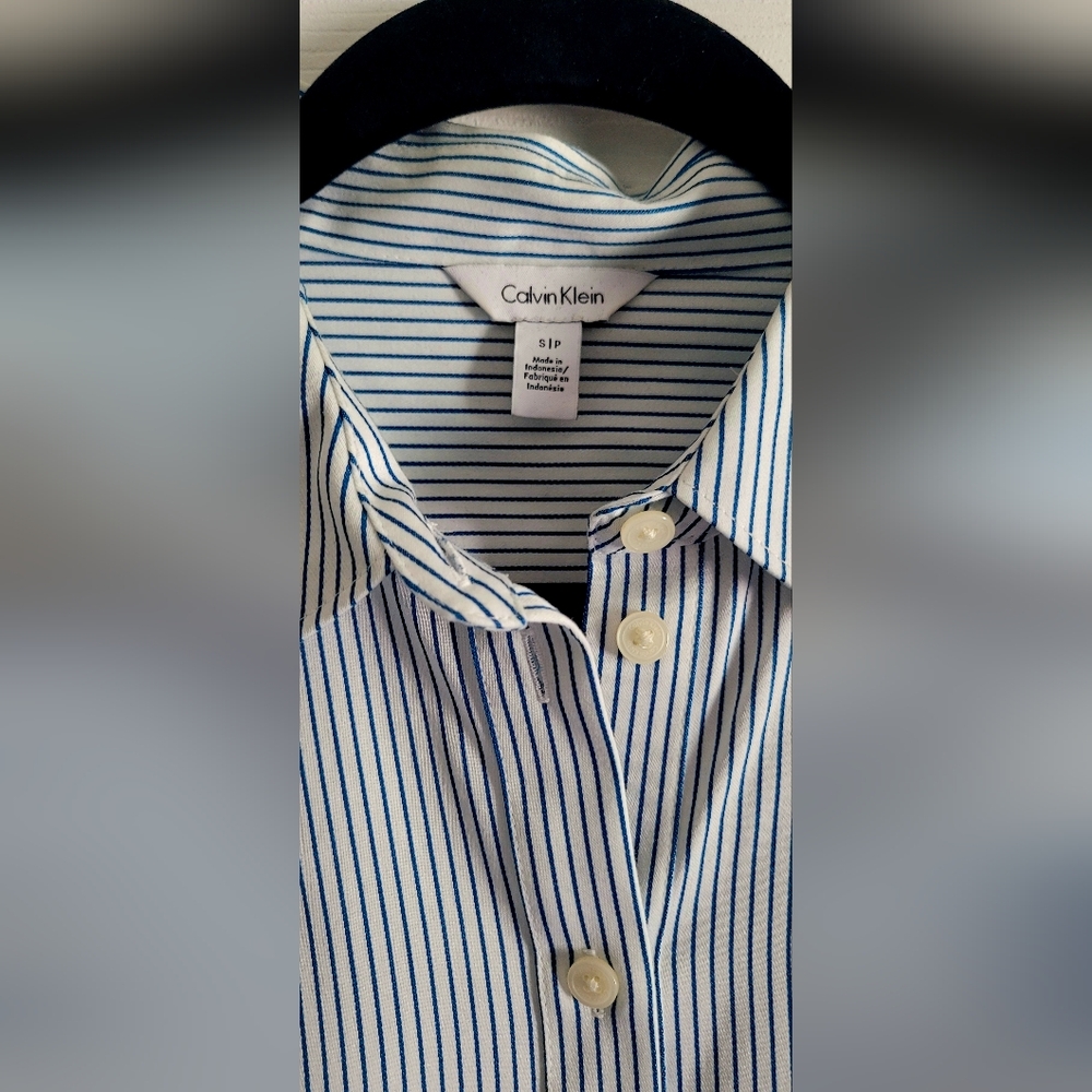 Calvin Klein Tailored Button down - Picture 3 of 7